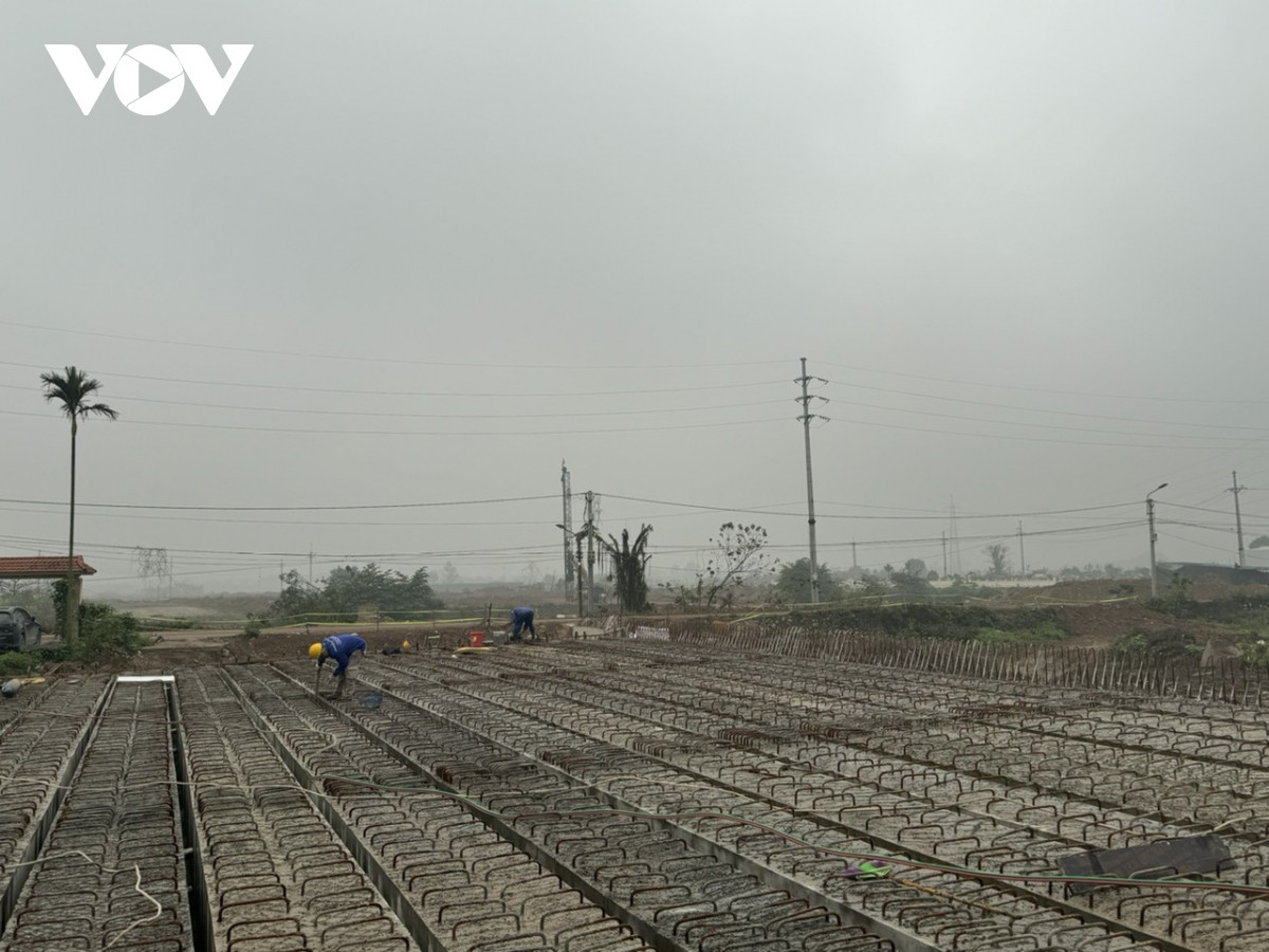 Vướng công trình, đường Vành đai 4 có nguy cơ chậm tiến độ - Hình 7 Vuong cong trinh, duong Vanh dai 4 co nguy co cham tien do-Hinh-7