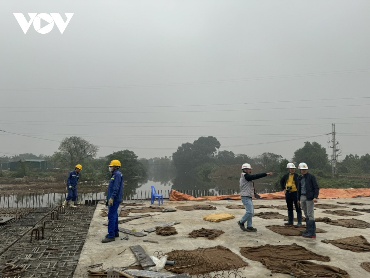 Vướng công trình, đường Vành đai 4 có nguy cơ chậm tiến độ - Hình 9 Vuong cong trinh, duong Vanh dai 4 co nguy co cham tien do-Hinh-9