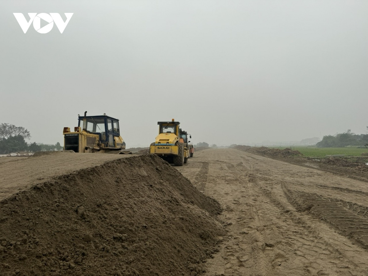 Vướng công trình, đường Vành đai 4 có nguy cơ chậm tiến độ - Hình 15 Vuong cong trinh, duong Vanh dai 4 co nguy co cham tien do-Hinh-15