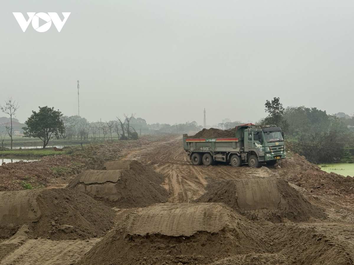 Vướng công trình, đường Vành đai 4 có nguy cơ chậm tiến độ - Hình 14 Vuong cong trinh, duong Vanh dai 4 co nguy co cham tien do-Hinh-14