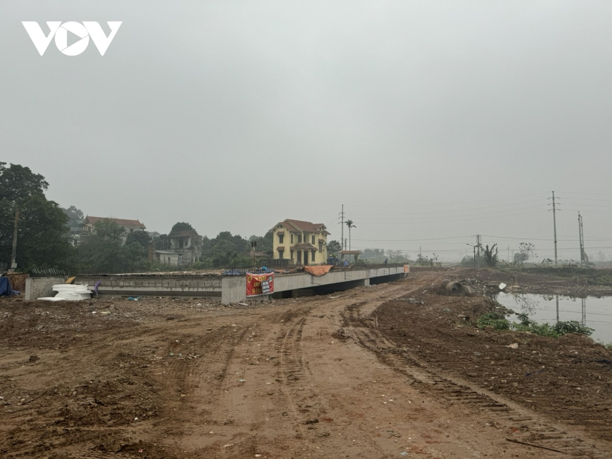 Vướng công trình, đường Vành đai 4 có nguy cơ chậm tiến độ - Hình 6 Vuong cong trinh, duong Vanh dai 4 co nguy co cham tien do-Hinh-6