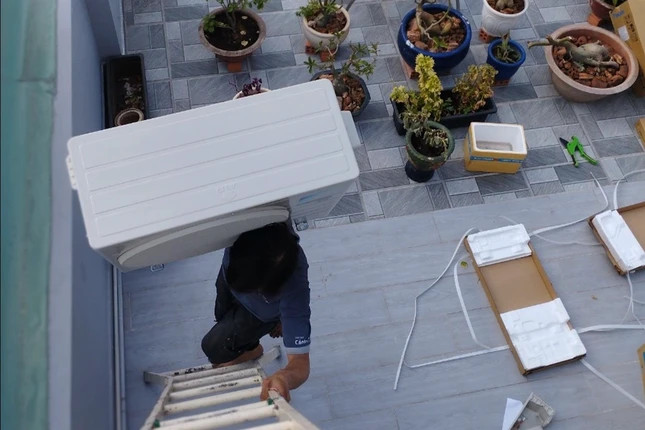 Nghe sua may lanh troi nong “dem tien moi tay“