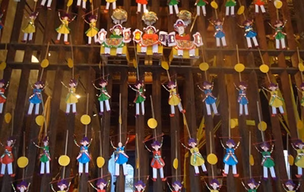 Ông đánh gậy với tài múa gậy vun vút là món đồ chơi thường đi kèm với ông tiến sĩ giấy vào ngày Tết Trung thu.