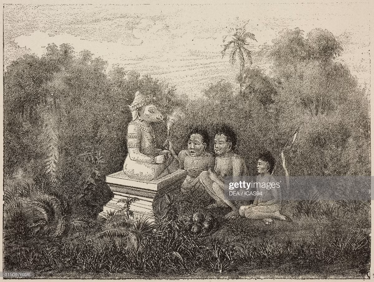 Người dân địa phương dâng lễ vật tại một tương thần,