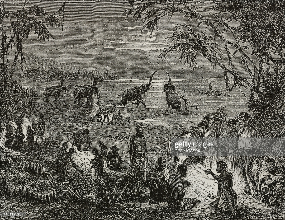 Nhà thám hiểm Pháp và đoàn tùy tùng người địa phương cắm trại qua đêm bên sông.