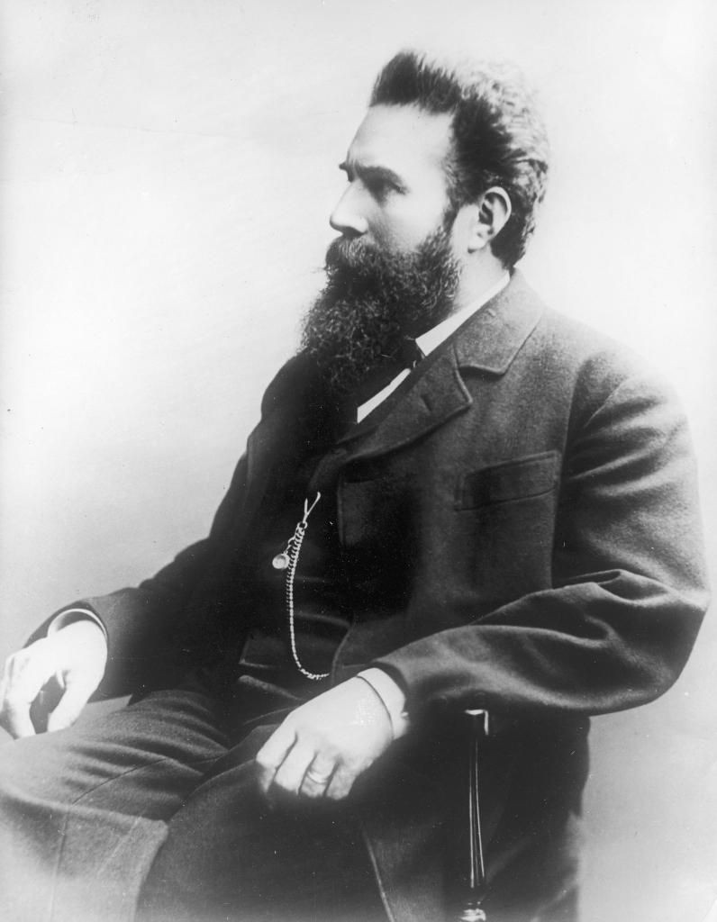 Vào ngày 8/10/1895, nhà vật lý người Đức Wilhelm Conrad Rontgen (1845-1923) đã tìm ra tia X. Đây là một trọng một những phát hiện quan trọng nhất trong lịch sử nền khoa học của nhân loại.