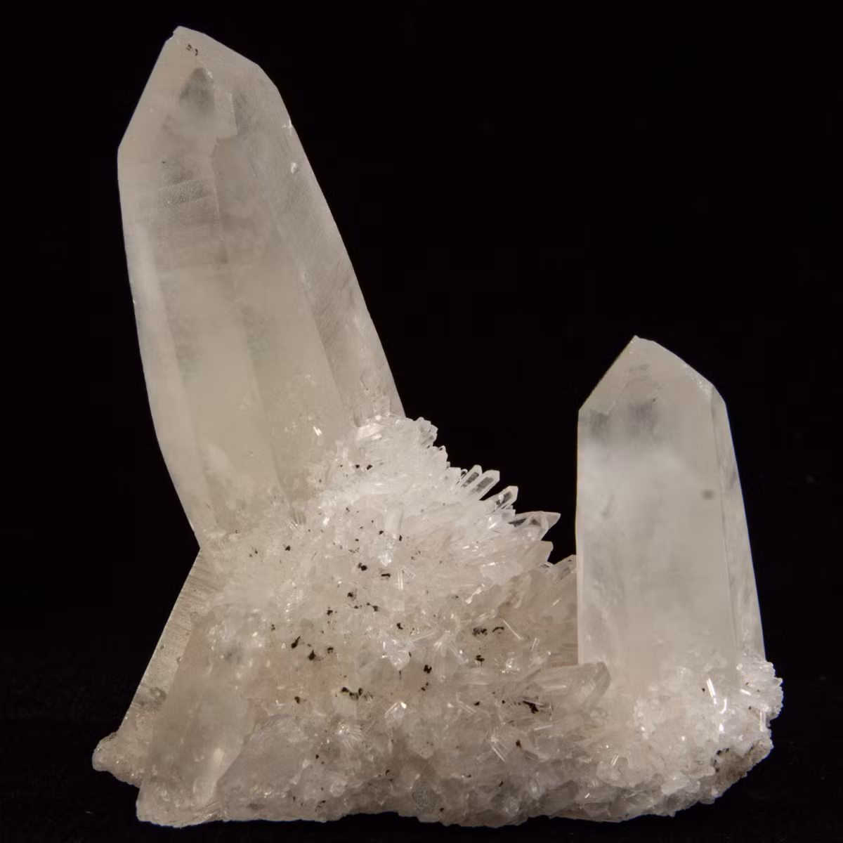 Thạch anh sữa là loại thạch anh (đioxit silic) màu trắng mờ rất phổ biến, có ở tất cả các loại đá và mạch nhiệt dịch.