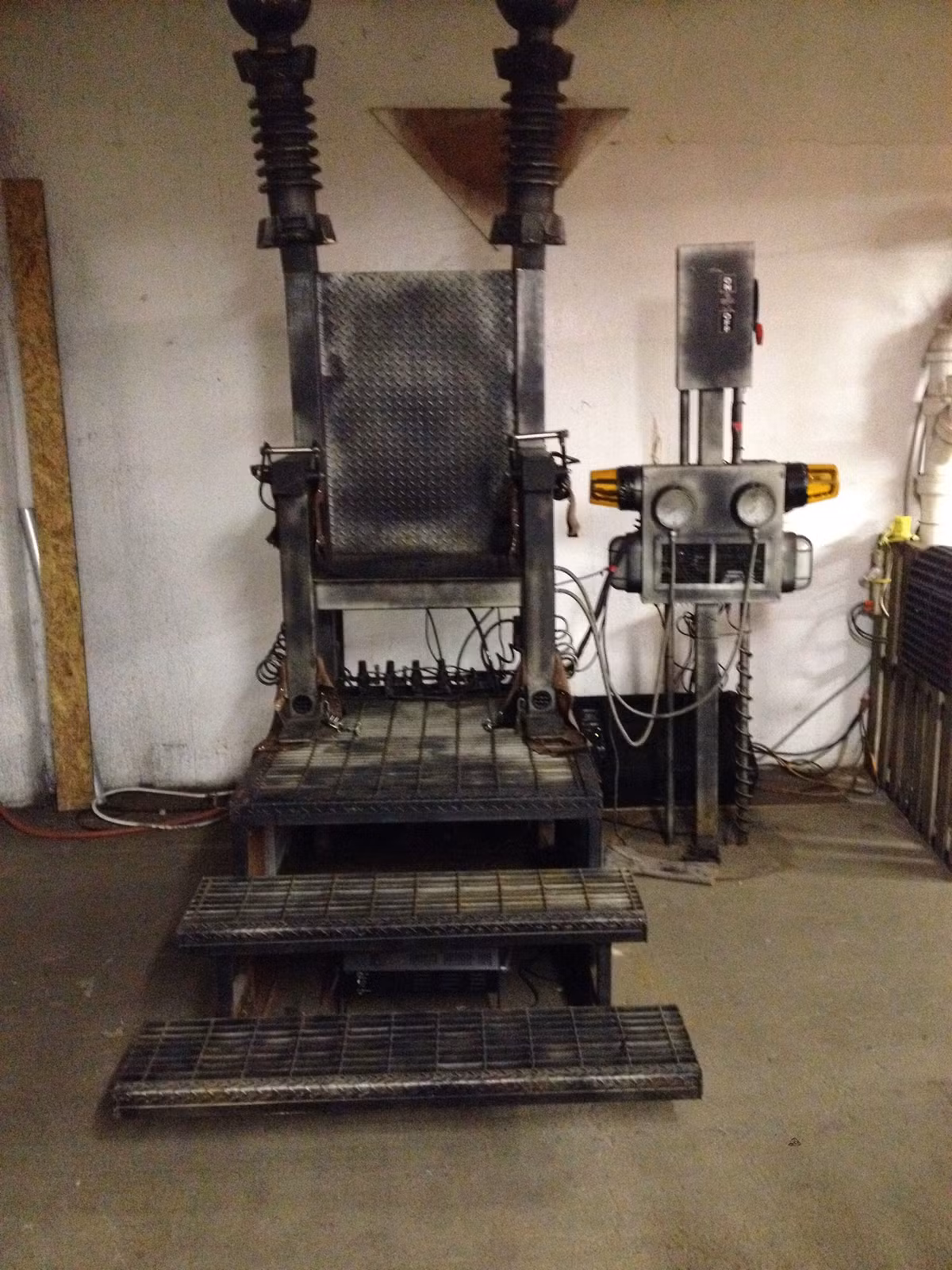 Southwick sinh ý tưởng này khi chứng kiến một người say rượu lớn tuổi “chết không đau đớn” do chạm vào các thiết bị đầu cuối của một máy phát điện ở Buffalo, New York.