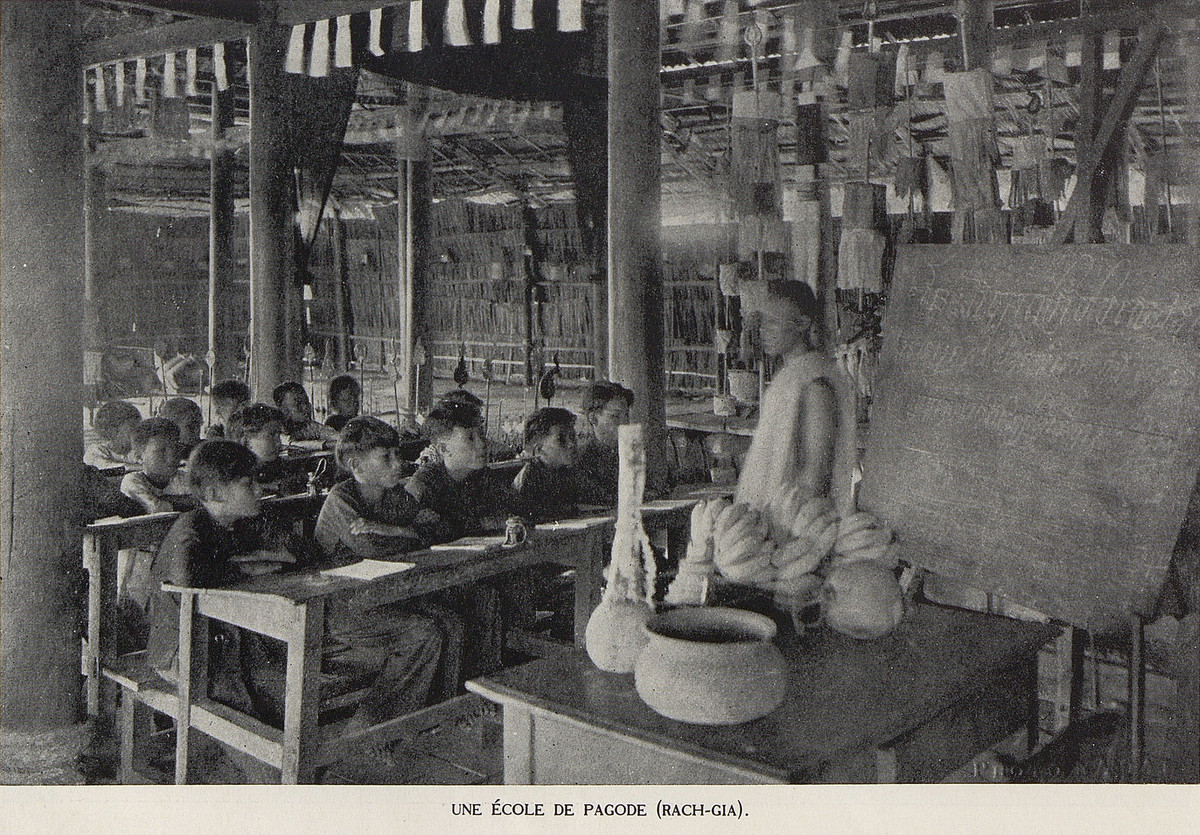 Lớp học trong một ngôi chùa ở Rạch Giá.