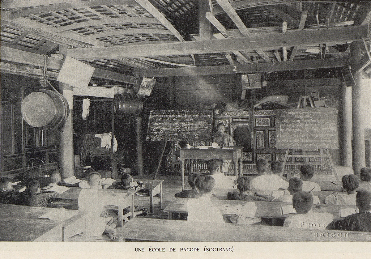 Lớp học trong ngôi chùa ở Sóc Trăng.