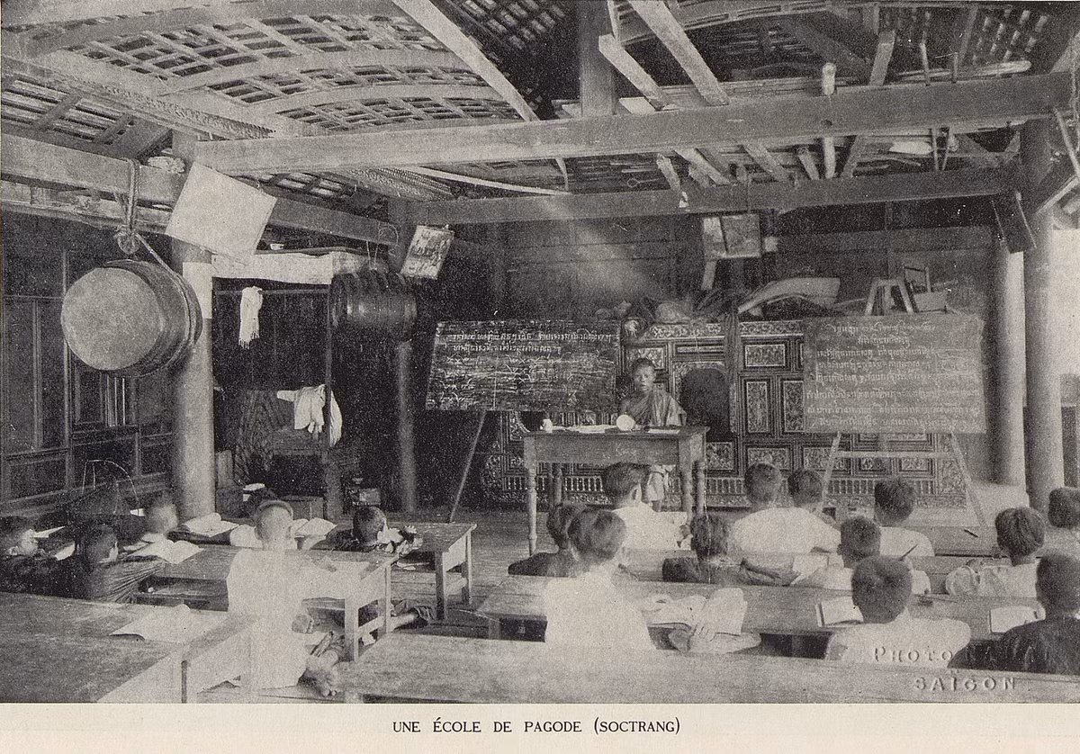 Lớp học trong ngôi chùa ở Sóc Trăng.