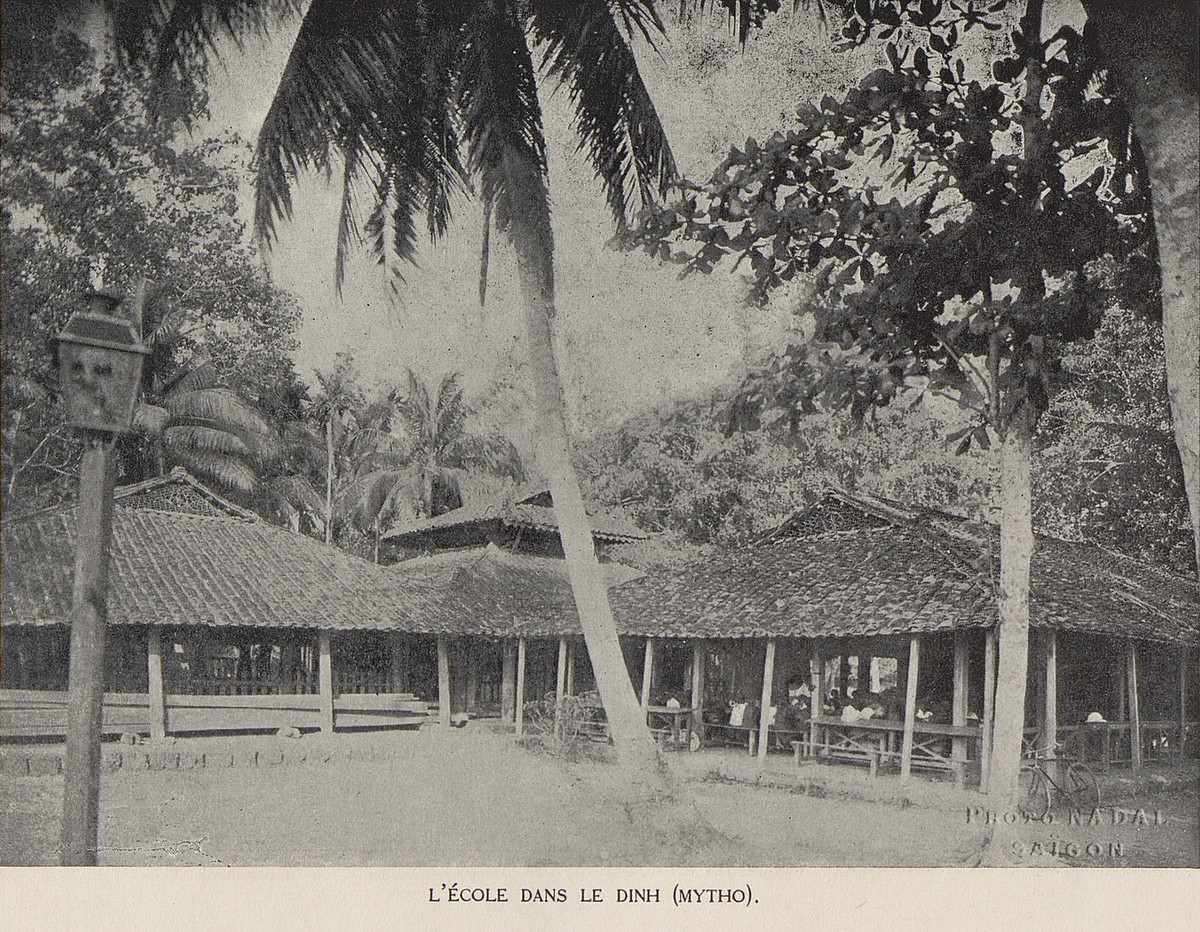Lớp học trong một ngôi đình ở Mỹ Tho.