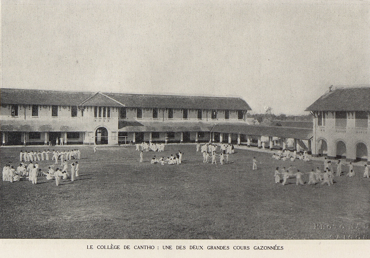 Trung học phổ thông Cần Thơ, từ năm 1945 là trường Trung học Phan Thanh Giản, từ năm 1985 là Trung học phổ thông Châu Văn Liêm.