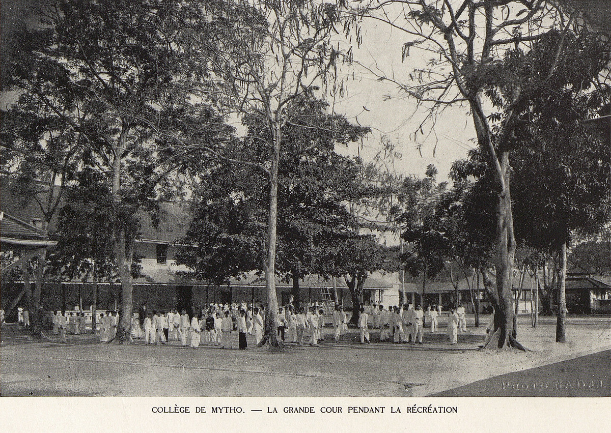 Trung học phổ thông Mỹ Tho, từ năm 1953 đến nay là trường Trung học phổ thông Nguyễn Đình Chiểu.