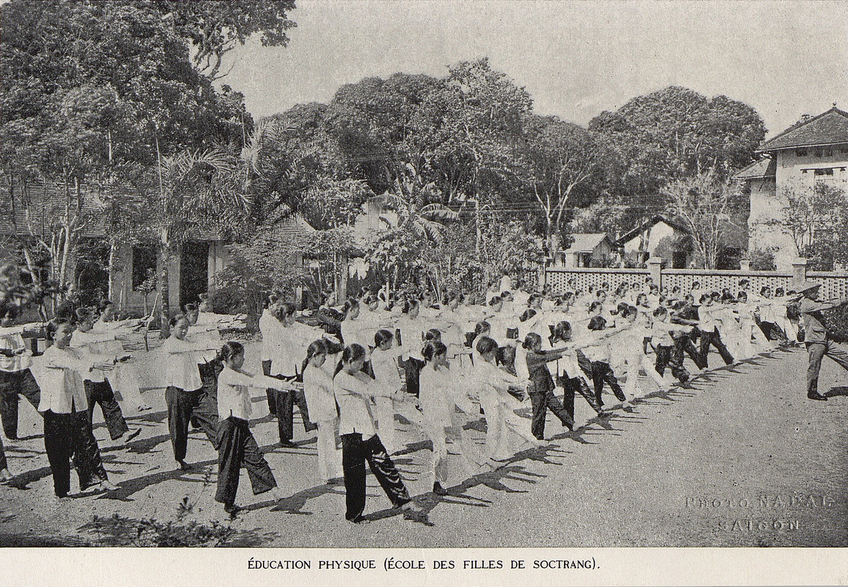 Giờ giáo dục thể chất ở trường nữ sinh Sóc Trăng.