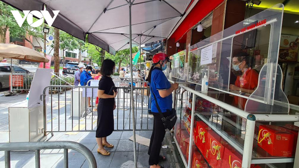 San luong banh trung thu giam, vang bong khach mua