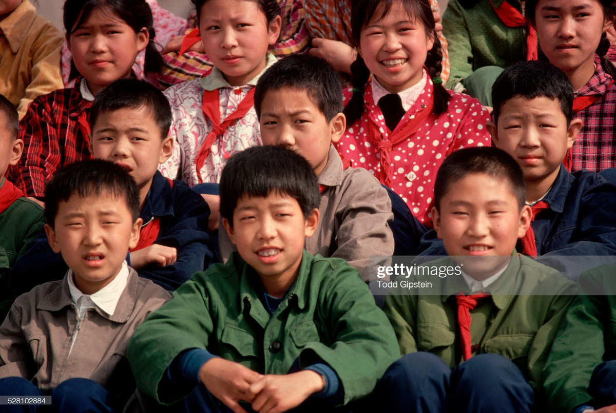 Các học sinh Trung Quốc trong một buổi chụp ảnh kỷ niệm của lớp học.