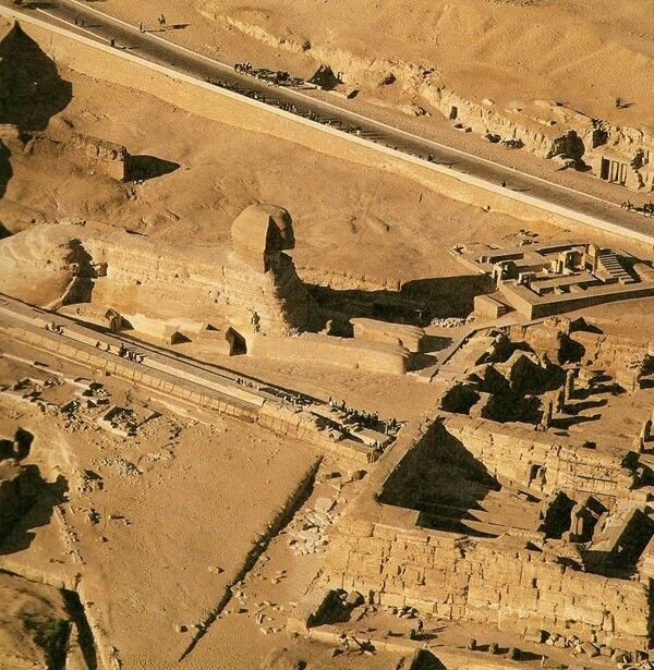 Sau này, rất nhiều nhà nghiên cứu đã cho rằng bức tượng gắn với cha của Khafre là Khufu hoặc với một trong những người con của Khafre là Djedefre.