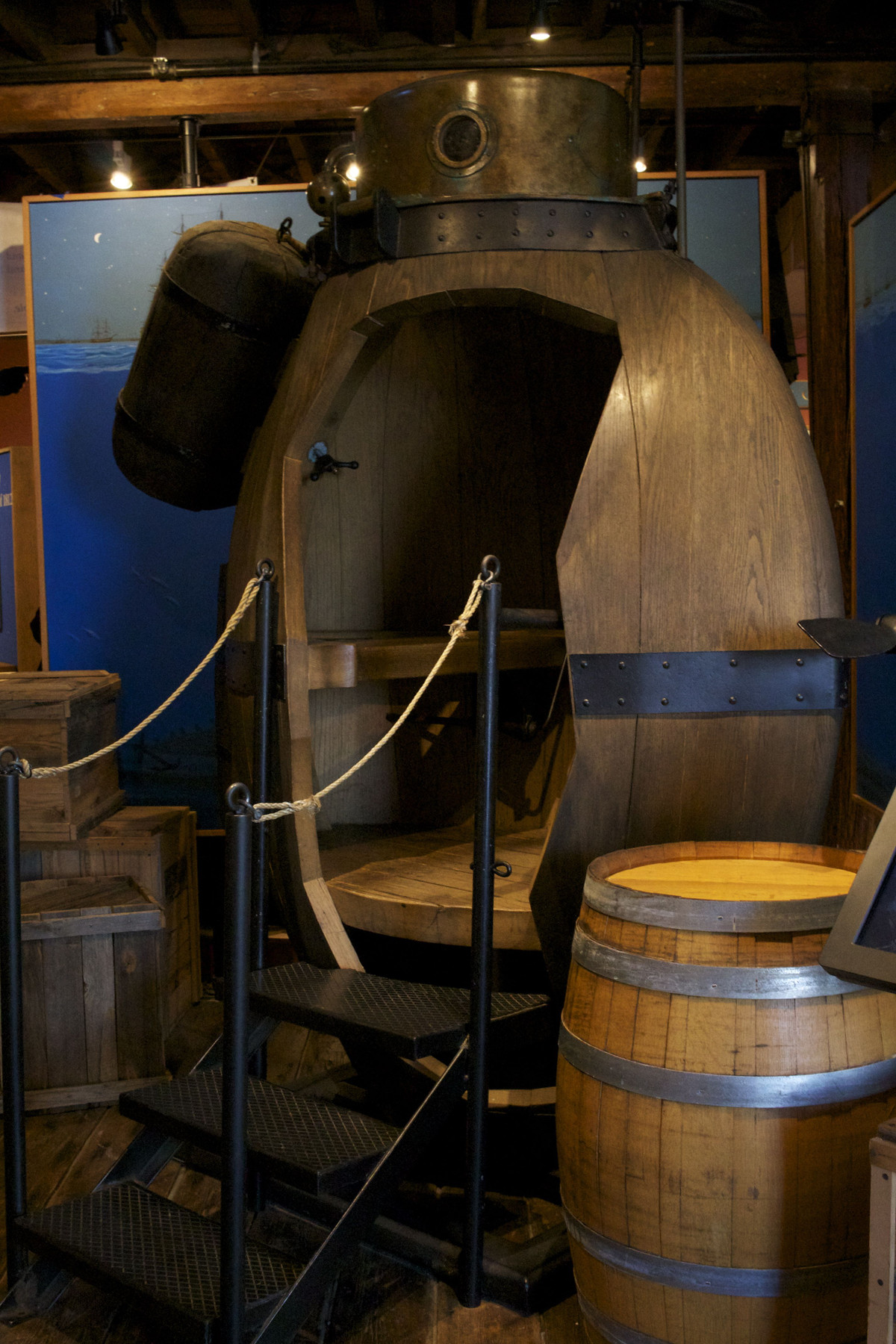 Bushnell đã chế tạo một chiếc tàu ngầm bằng gỗ dài 2,43 mét, đặt tên là Turtle (Rùa) theo hình dạng của nó. Còn tàu chứa được một người điều khiển, hoàn toàn chạy bằng sức người, sử dụng chấn lưu bằng chì để giữ cân bằng.