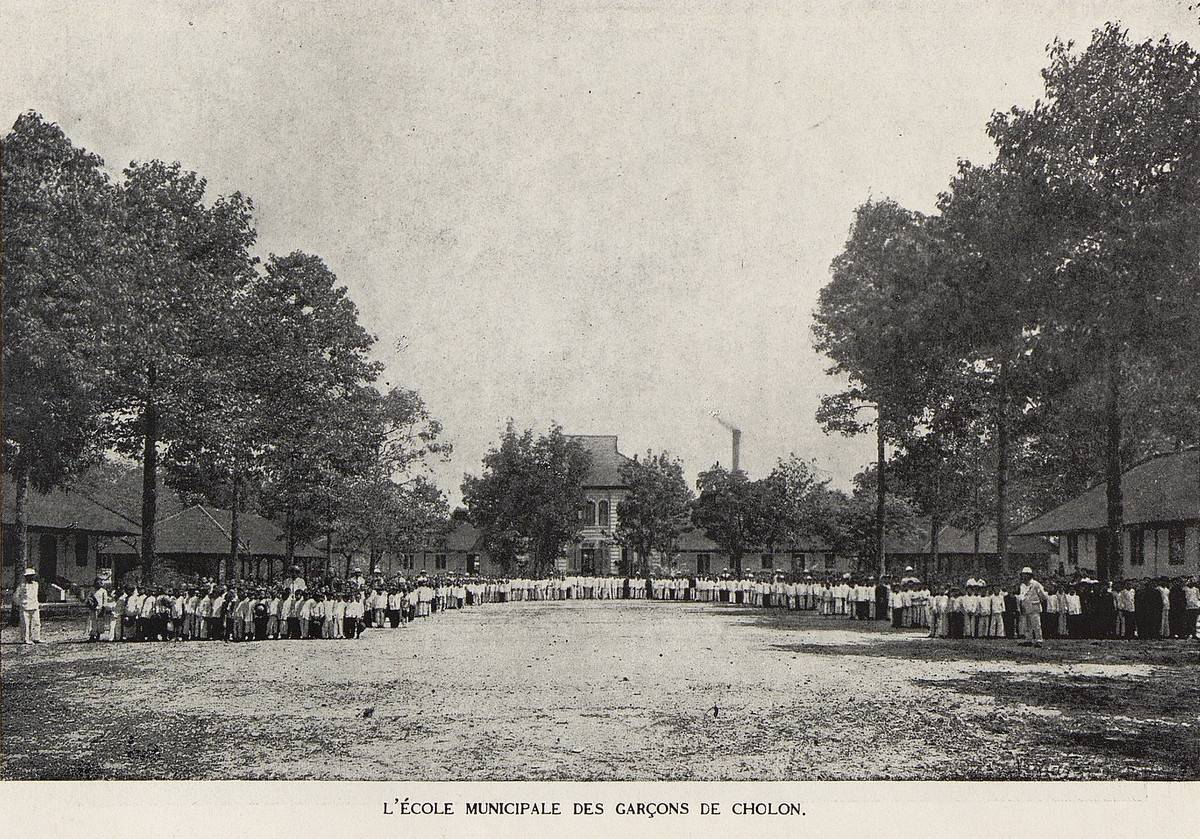 Trường Nam sinh Thành phố (École municipale des garcons) ở Chợ Lớn, nay là trường THPT Hùng Vương ở 124 Hồng Bàng, quận 5 TP. HCM.