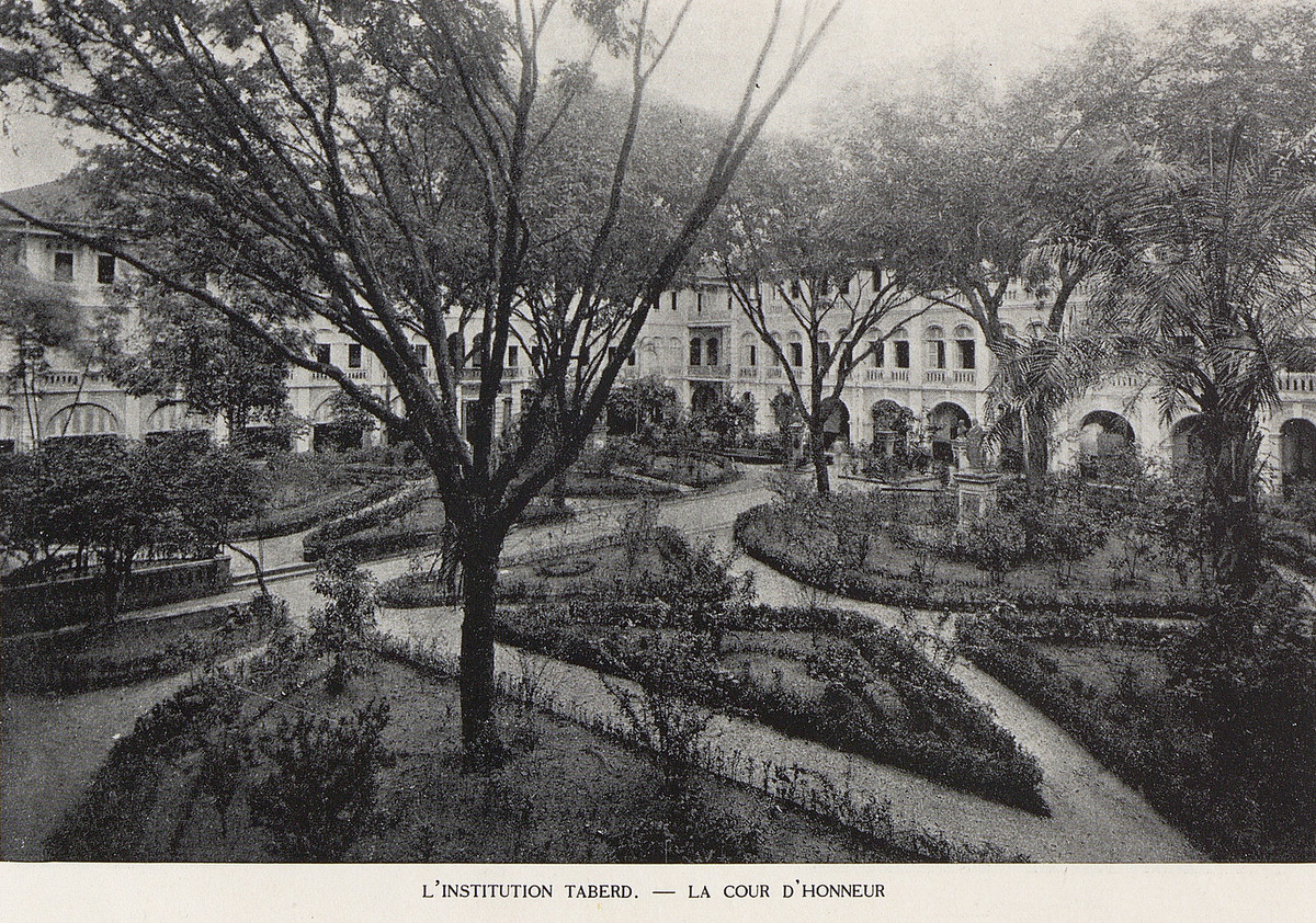 Sân chính của trường Lasan Taberd, nay là trường THPT Chuyên Trần Đại Nghĩa.