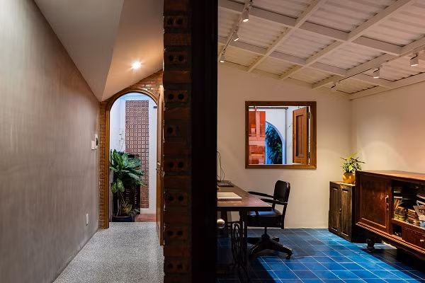 Nhóm thiết kế cho biết, công trình nhỏ nhưng đáp ứng mọi nhu cầu, mong muốn của gia đình. Họ cũng mong nơi đây tràn ngập tiếng cười của trẻ thơ khi chúng lớn lên, mang lại hạnh phúc cho cặp vợ chồng chủ nhà.