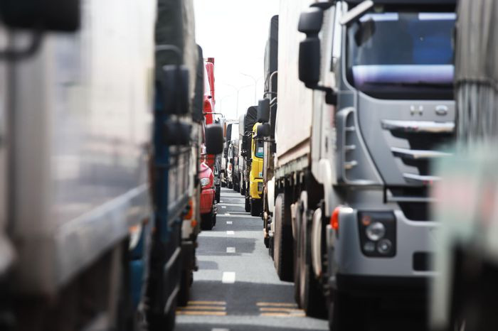 Trước đó, Bộ trưởng GTVT nhiều lần lên tiếng yêu cầu các địa phương dừng ngay việc ban hành thêm quy định và giấy phép con cản trở lưu thông hàng hóa.