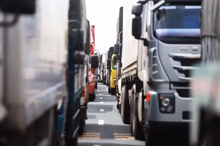 Trước đó, Bộ trưởng GTVT nhiều lần lên tiếng yêu cầu các địa phương dừng ngay việc ban hành thêm quy định và giấy phép con cản trở lưu thông hàng hóa.