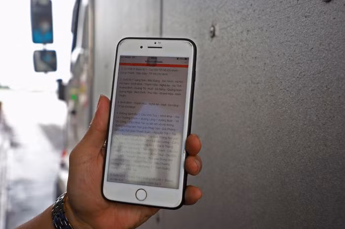 Một ôtô tải được cấp mã vận tải luồng xanh tuy nhiên hành trình của phương tiện không được đi qua khu vực cao tốc Pháp Vân - Cầu Giẽ, lực lượng thanh tra giao thông sau đó yêu cầu tài xế lập tức quay đầu.