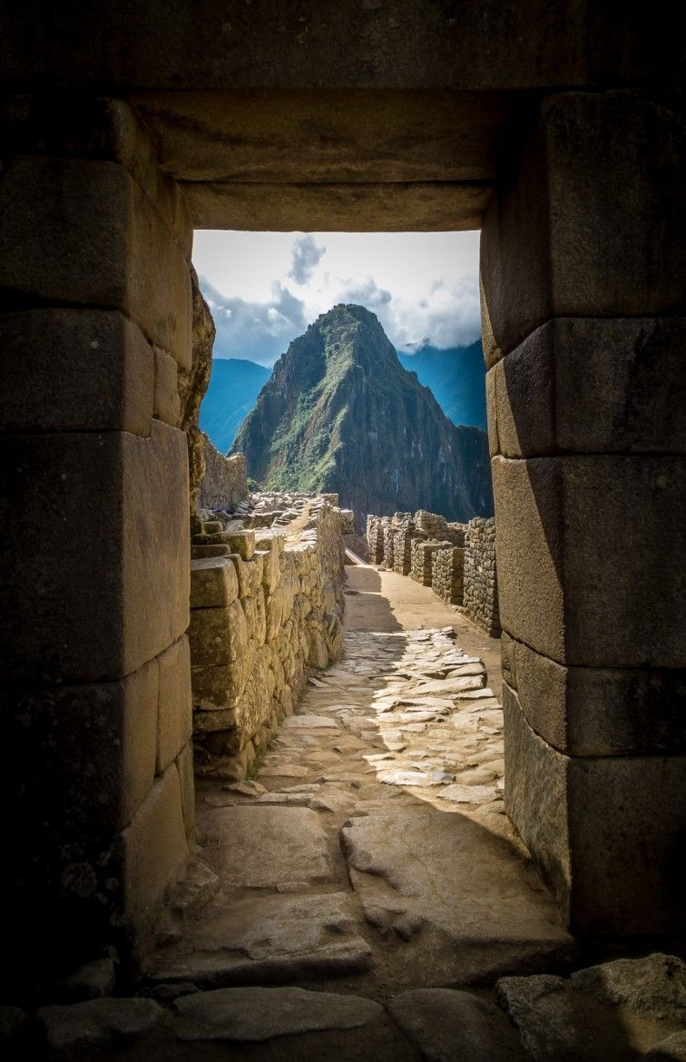 Trước sự quyến rũ từ huyền thoại của thành phố ”thất lạc”, mùa hè năm 1911, Bingham đã đến Peru với một nhóm nhỏ các nhà thám hiểm để tìm kiếm di tích Inca bí ẩn này.