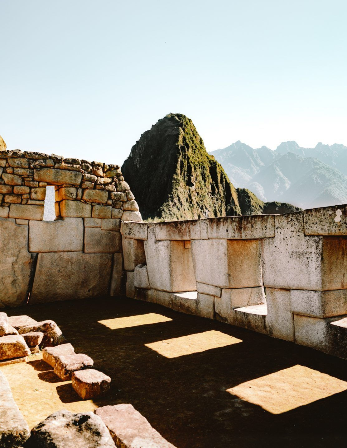 Bingham đã loan báo về khám phá của mình trong một cuốn sách bán rất chạy, khiến hàng đoàn khách du lịch háo hức đổ xô đến Peru để theo bước chân ông đi trên những con đường mòn của người Inca.