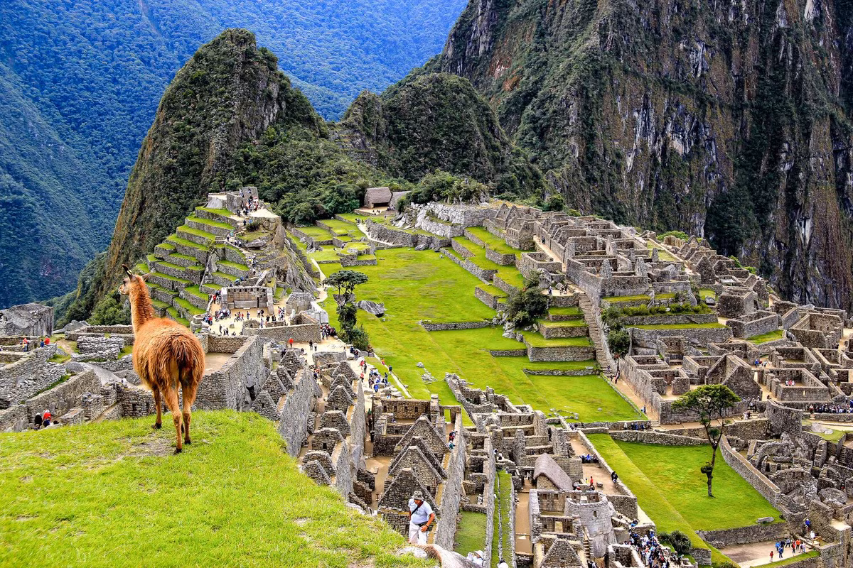 Inca từng là một nền văn minh vĩ đại của châu Mỹ. Quốc gia này đã bị thực dân Tây Ban Nha xóa sổ vào thế kỷ 16. Trong hàng trăm năm sau đó, sự tồn tại của Machu Picchu chỉ được biết đến qua những lời truyền miệng của cư dân địa phương.