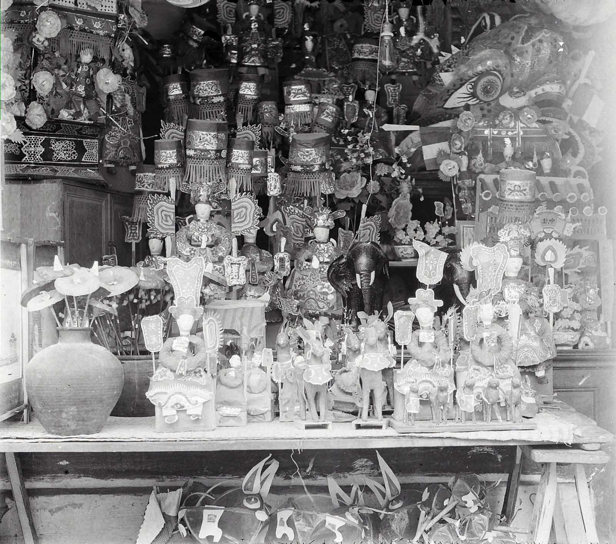 Một cái nhìn cận cảnh về các món đồ chơi Trung thu ở phố Hàng Gai.