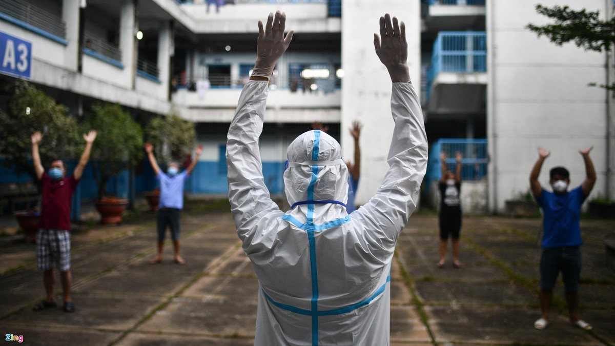 Anh tuan: Tiem dien thoai ban rau cu qua-Hinh-9