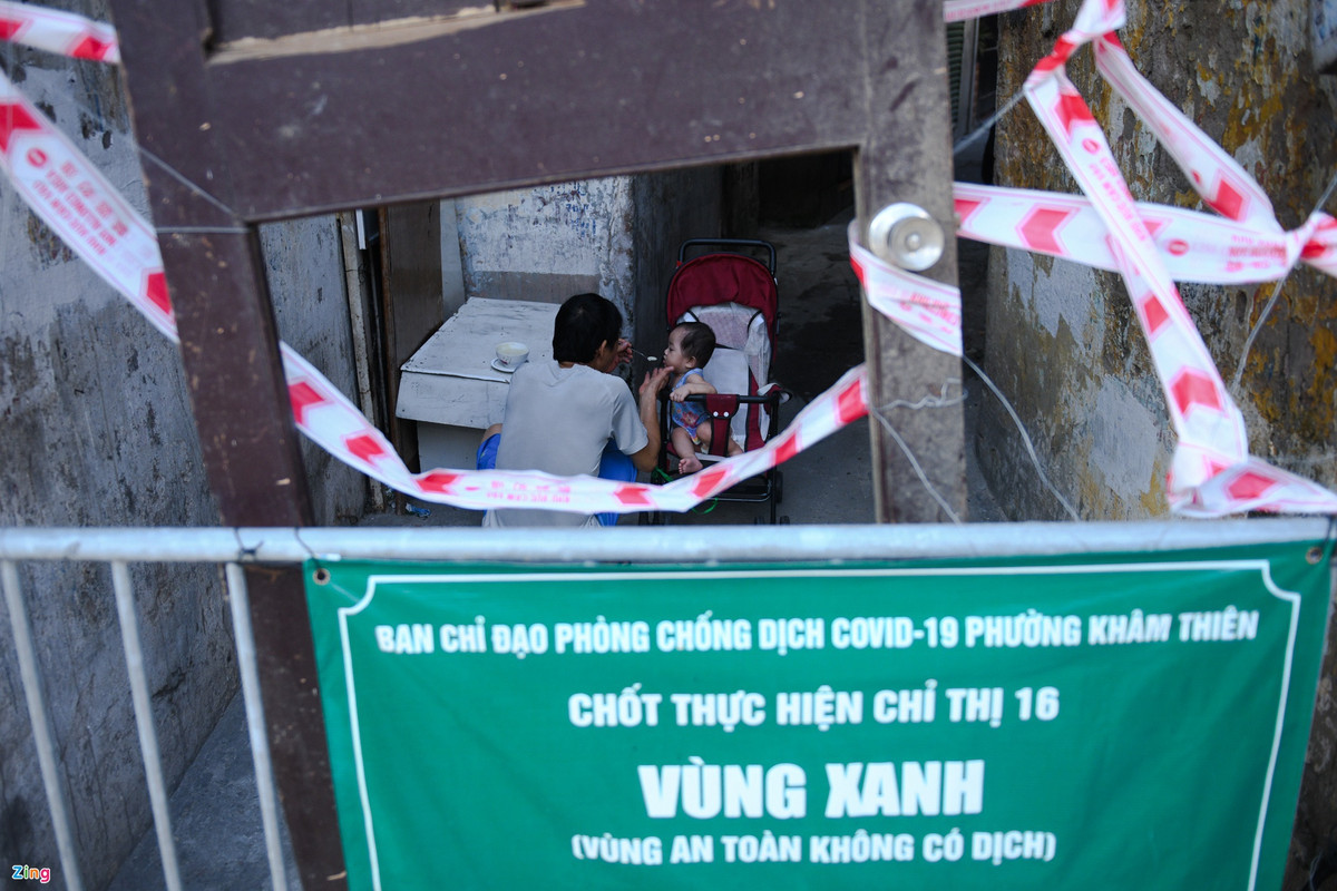 Anh tuan: Tiem dien thoai ban rau cu qua-Hinh-2