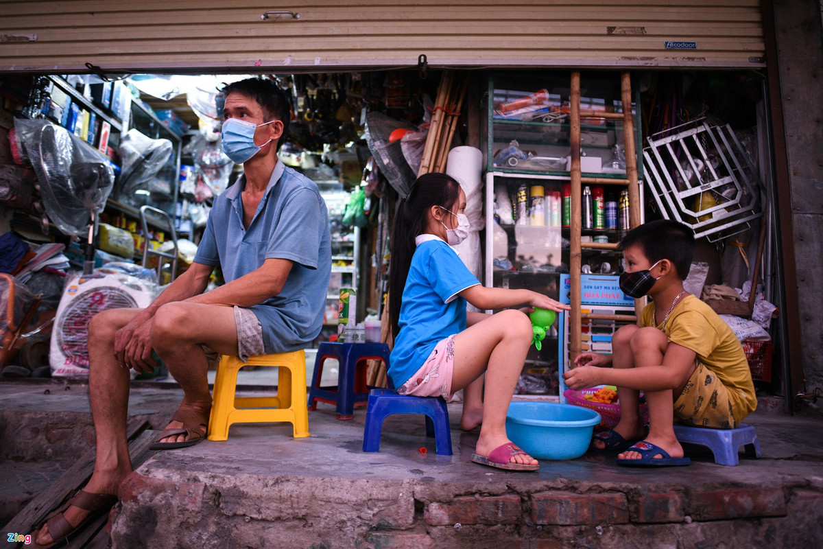 Anh tuan: Tiem dien thoai ban rau cu qua-Hinh-4