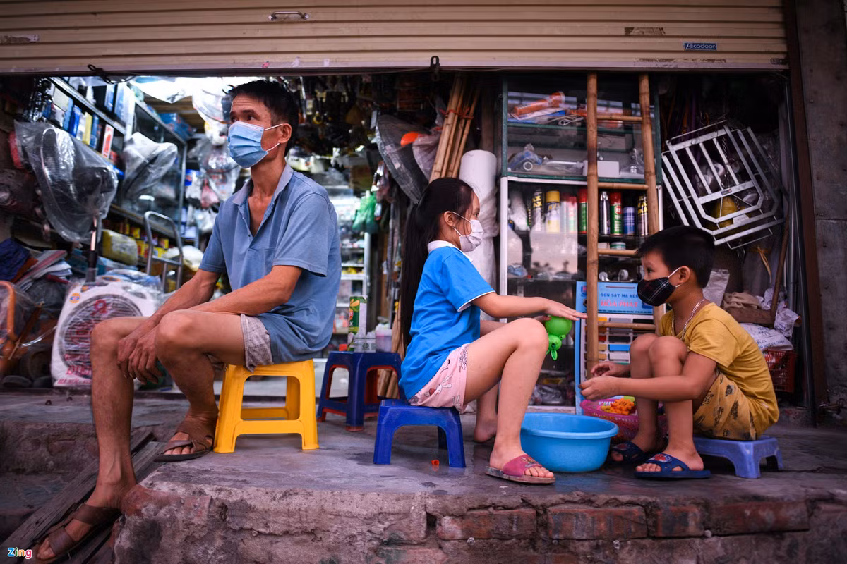 Anh tuan: Tiem dien thoai ban rau cu qua-Hinh-4