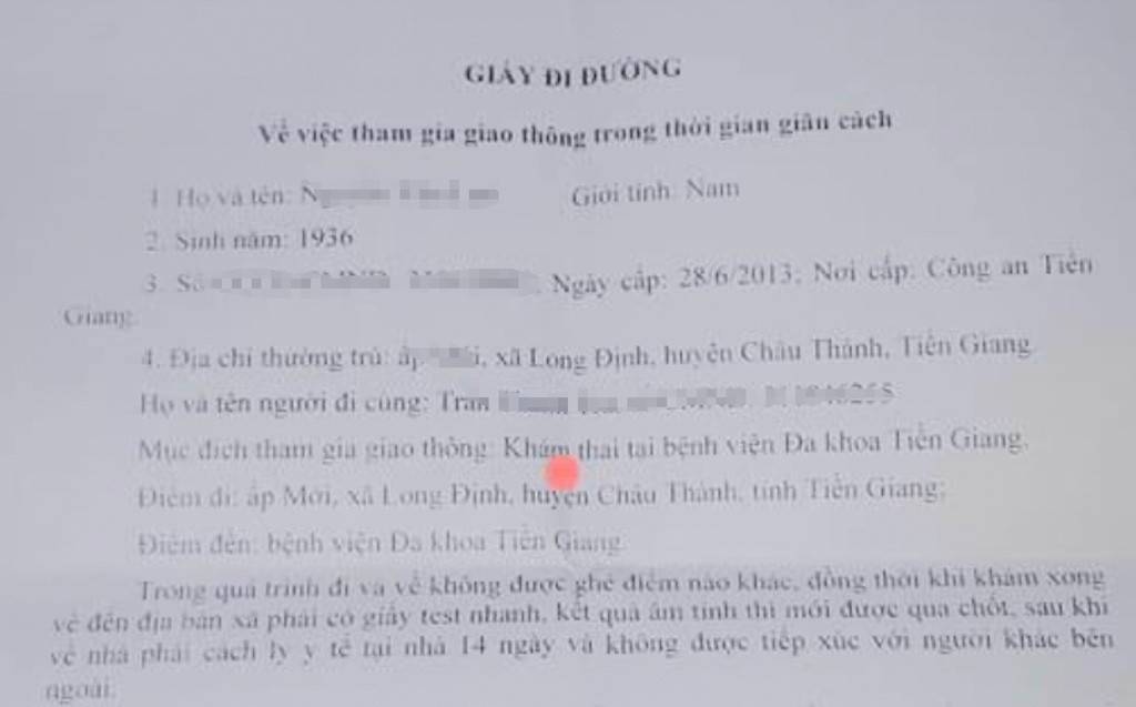 Xa cap giay di duong cho cu ong 85 tuoi den vien 'kham thai'