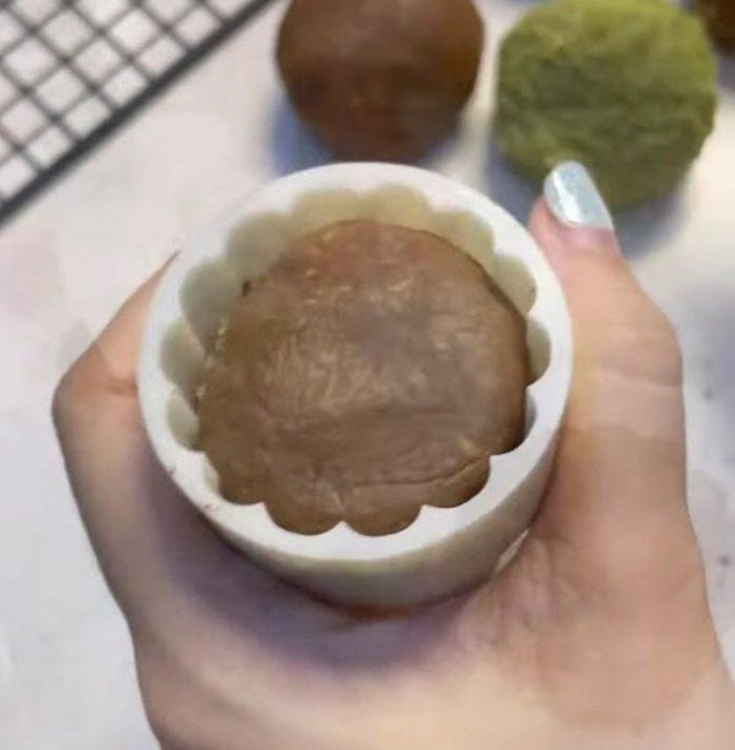 Cach lam banh Trung thu bang sandwich cuc doc dao-Hinh-3