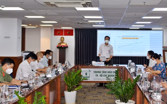 TP HCM: Vi sao cac F0 co giay di duong?