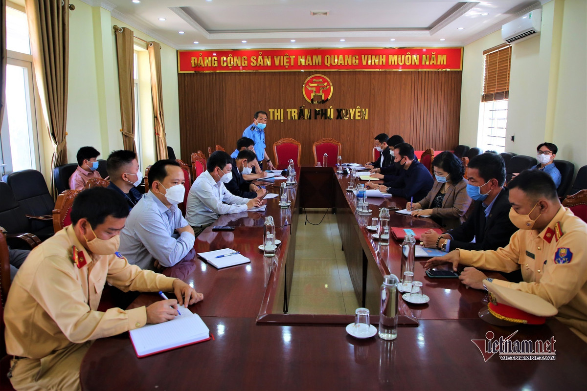 Đoàn kiểm tra liên ngành do Thanh tra Cục đường sắt Việt Nam chủ trì đã lập biên bản với các hộ dân vi phạm. &gt;&gt;&gt; Mời quý vị độc giả xem video: 