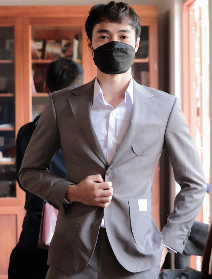 'Chủ tịch' Văn Toàn, Tuấn Anh và dàn sao HAGL diện vest cực ngầu - Hình 3 'Chu tich' Van Toan, Tuan Anh va dan sao HAGL dien vest cuc ngau-Hinh-3