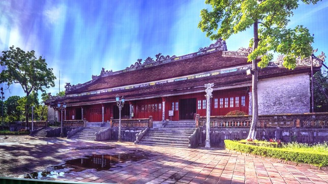 Trước đó, điện Thái Hòa thuộc Đại nội Huế được Bộ VH-TT&amp;DL chấp thuận cho tỉnh TT-Huế triển khai trùng tu, với tổng kinh phí 150 tỷ đồng. Điện Thái Hòa là công trình kiến trúc quan trọng nhất trong Hoàng cung triều Nguyễn. Đây là nơi diễn ra các đại lễ và các cuộc họp đại triều với sự tham gia của nhà vua, hoàng thân, quốc thích và các đại thần.