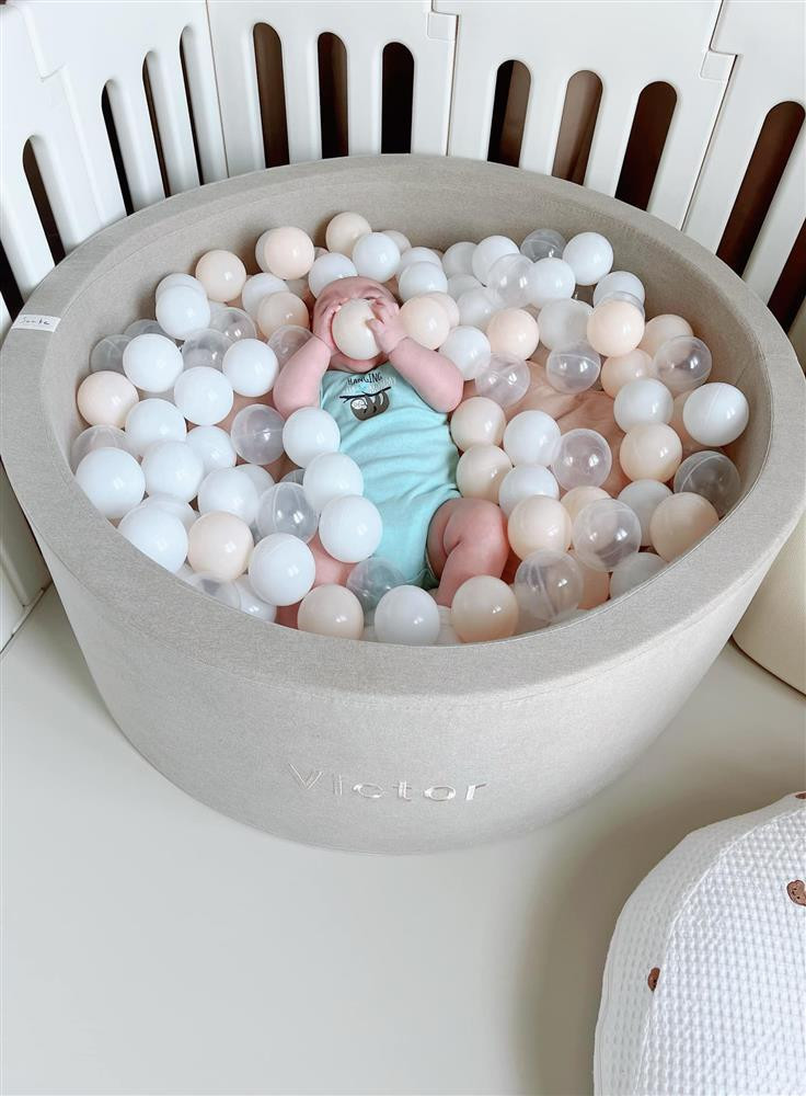 ảo Thy hào hứng: "Cuc cưng của Mami đã đến giai đoạn ăn cả thế giới".