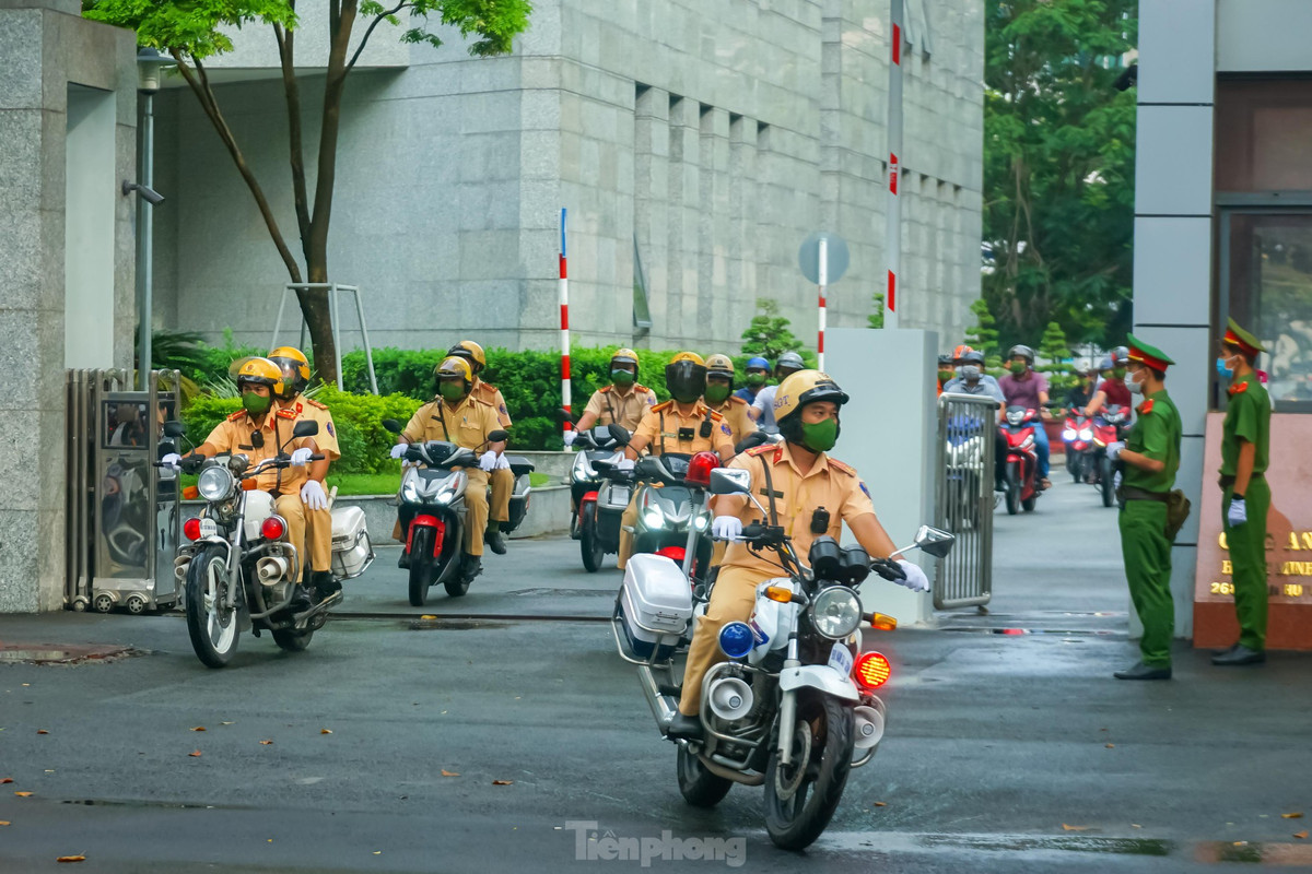 Sáng ngày 15/4 tại trụ sở Công an thành phố (số 268 Trần Hưng Đạo - Q1), CA TPHCM triển khai cao điểm tấn công, trấn áp tội phạm, đảm bảo an ninh trật tự, an toàn giao thông dịp lễ 30/4 - 01/5 và mùa du lịch hè 2022, bảo vệ Đại hội Thể thao Đông Nam Á lần thứ 31. Ảnh: TP