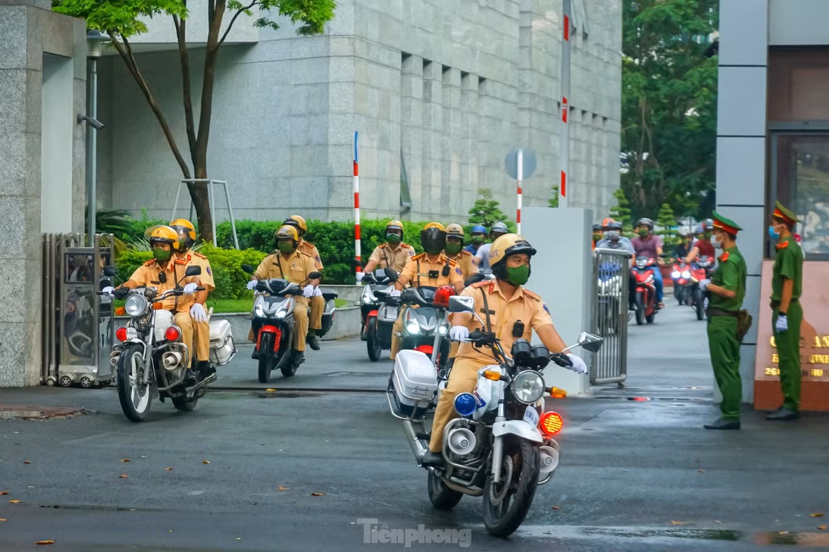 Sáng ngày 15/4 tại trụ sở Công an thành phố (số 268 Trần Hưng Đạo - Q1), CA TPHCM triển khai cao điểm tấn công, trấn áp tội phạm, đảm bảo an ninh trật tự, an toàn giao thông dịp lễ 30/4 - 01/5 và mùa du lịch hè 2022, bảo vệ Đại hội Thể thao Đông Nam Á lần thứ 31. Ảnh: TP