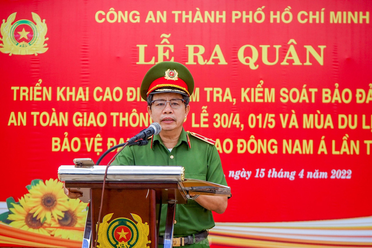 Phát biểu tại buổi lễ, thiếu tướng Trần Đức Tài- PGĐ Công an TPHCM cho biết: “Việc lập kế hoạch ra quân về trật tự an toàn giao thông nhằm bảo vệ tính mạng tài sản của nhân dân, lấy người dân là chủ thể, trung tâm, mọi hoạt động của các chiến sĩ phải bảo đảm an toàn về tính mạng, sức khỏe, tài sản cho người dân là một trong những nội dung quan trọng trong việc giữ vững an ninh quốc phòng, đảm bảo trật tự trong điều kiện thích ứng mới sau đại dịch của CA TPHCM”.