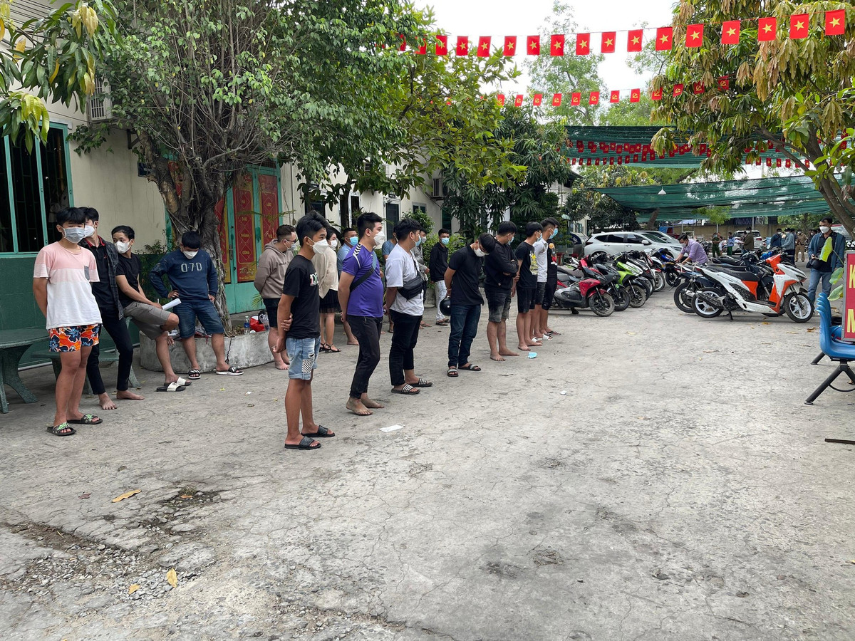 Kịp thời phát hiện ngăn chặn các đối tượng đua xe gây rối trật tự công cộng và các hành vi đưa người Việt Nam xuất cảnh trái phép, người nước ngoài nhập cảnh Việt Nam trái phép đi trên các phương tiện giao thông đường bộ, đường sắt, đường thủy.