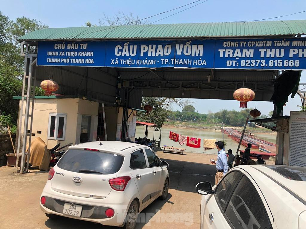 Để có kinh phí duy tu, sửa chữa, nâng cấp cầu phao hàng năm, hiện Cty Tuấn Minh đã lập trạm thu phí bán vé qua cầu cho phương tiện qua lại.