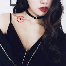  Họ sẵn sàng tha thứ cho những người sống tệ bạc, mắc lỗi lầm với mình. Phụ nữ có nốt ruồi này cả đời hưởng phúc khí, được quý nhân giúp đỡ, sự nghiệp hanh thông.